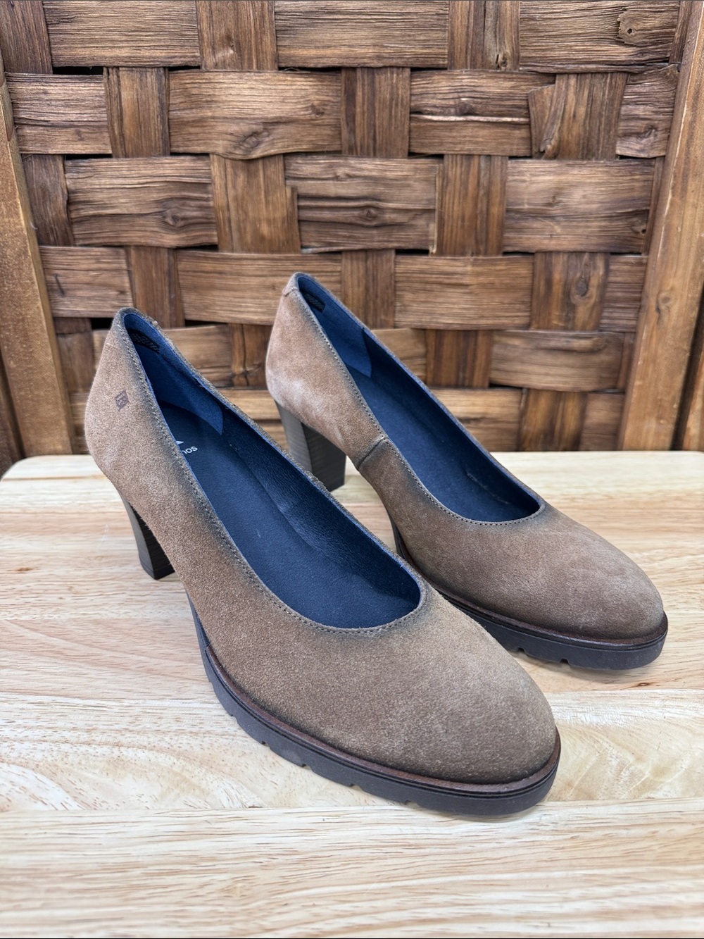 Women’s Brown Suede Mid-Heel Pumps